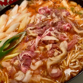 身体ポカポカ♡簡単 豚こま肉と豆腐のキムチ鍋